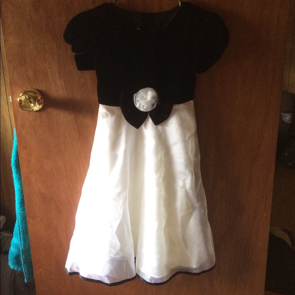 Girls Winter/Christmas 🎄 Dress - BRAND NEW!